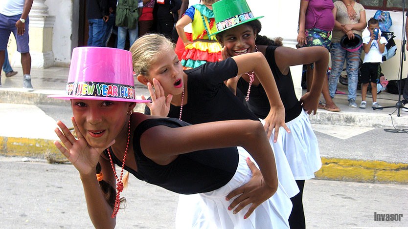 Niñas bailan