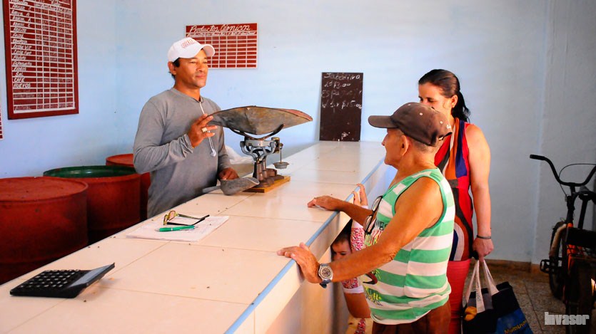 Consumidores en la tienda
