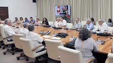 Miguel Díaz-Canel reunido con dirigentes de Salud Pública