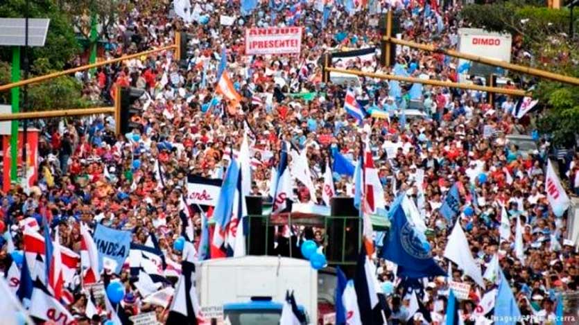 Multitud en Costa Rica