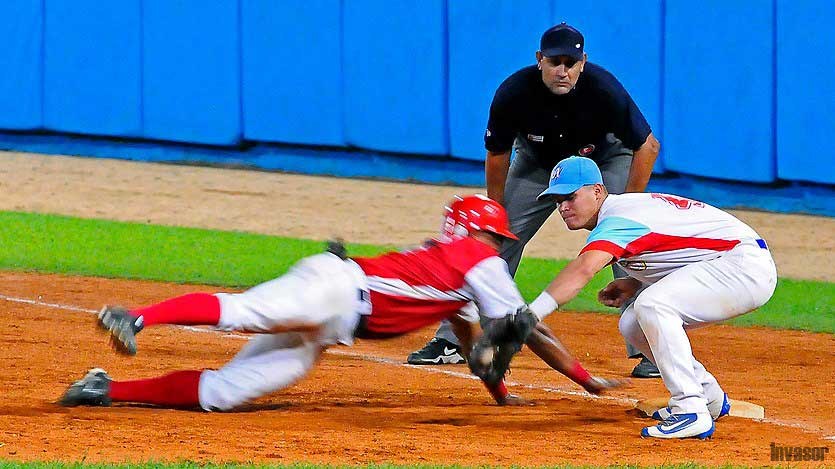 Juego de béisbol