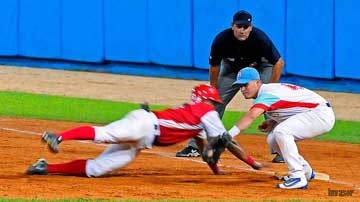 Juego de béisbol