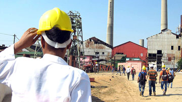 Trabajadores en el central Ciro Redondo