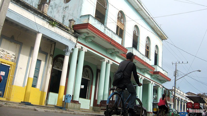 Fachada de la Casa de Cultura en Morón