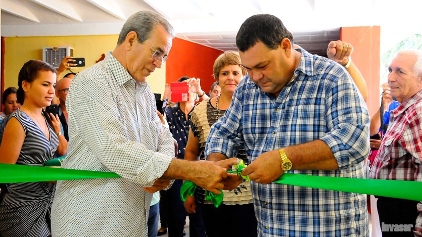 Inauguración de un aula en la UNICA