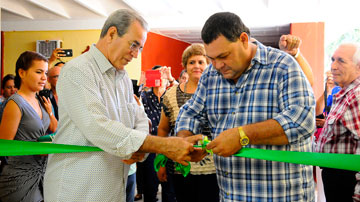 Inauguracón de un aula en la UNICA