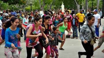 Niños corren