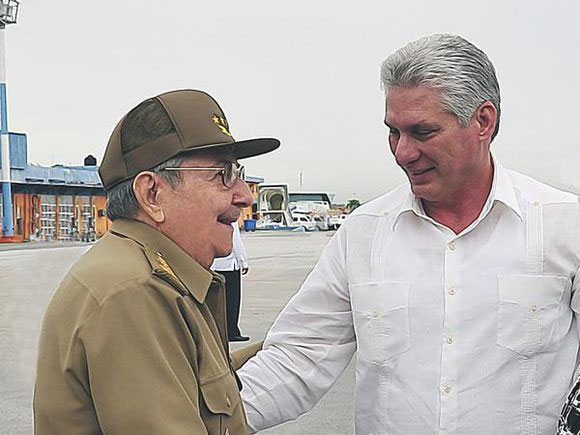 Raúl Castro y Miguel Díaz Canel
