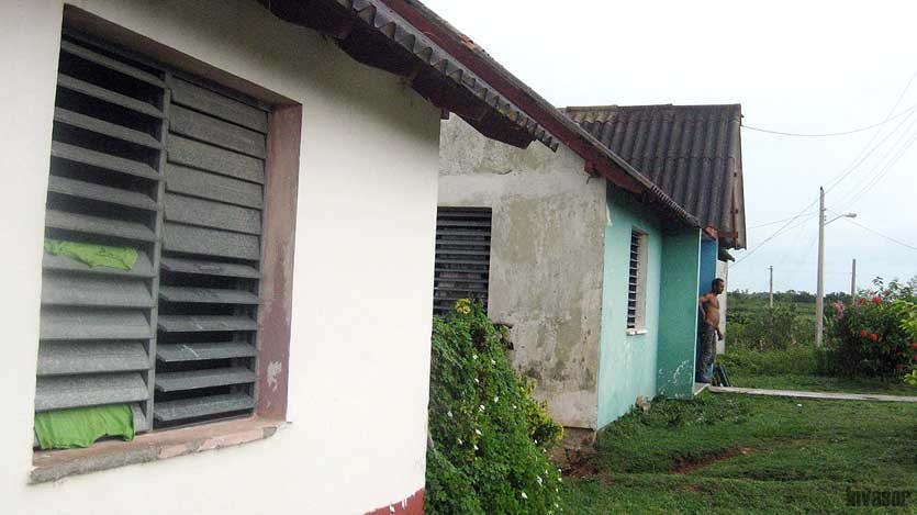 Dos casas a continuación