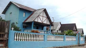 Fachada de una casa típica del Poblado Holandés en la Isla de Turiguanó