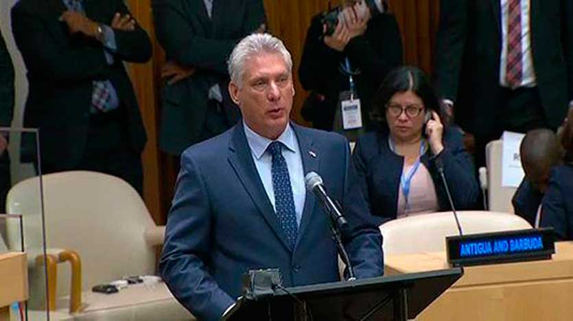 Miguel Díaz-Canel en el estrado pronunciando discurso