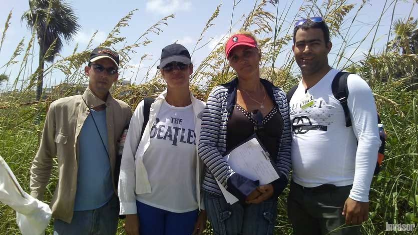 Cuatro jóvenes en primer plano