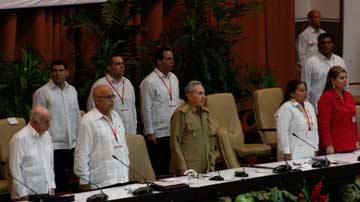 Raúl Castro Ruz en primer plano, en Congreso de la CTC