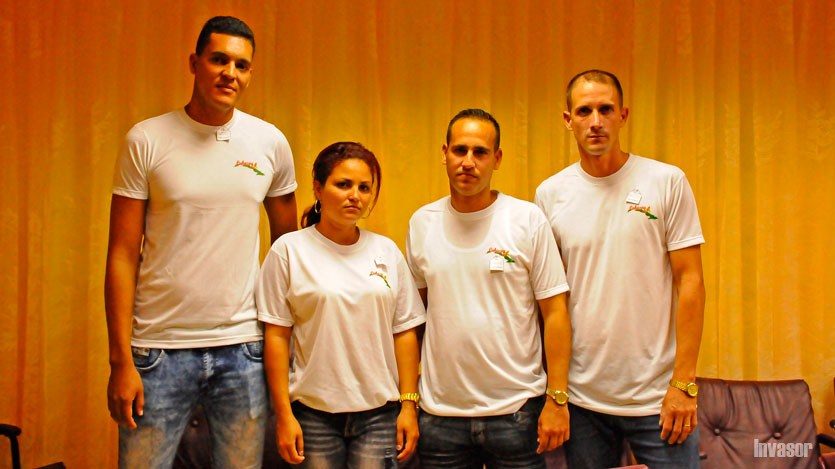 Cuatro jovenes 