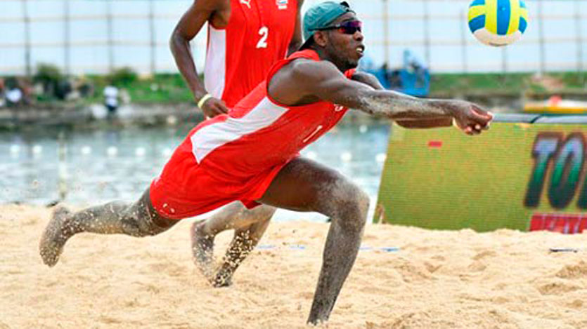 Jugador de voleibol Karel Peña