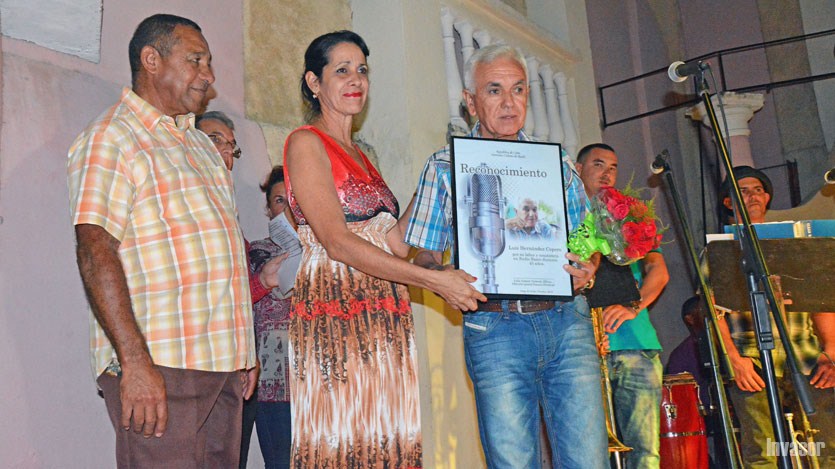 Reconocimiento a trabajadores de la radio