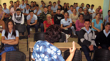 Conversatorio con estudiantes preuniversitarios 