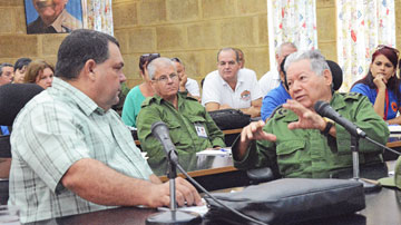 Reunión sobre control de la Defensa Civil 