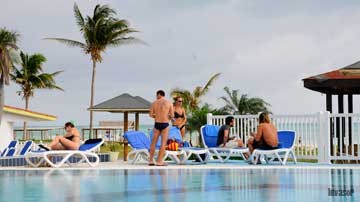 Personas en ropa de baño