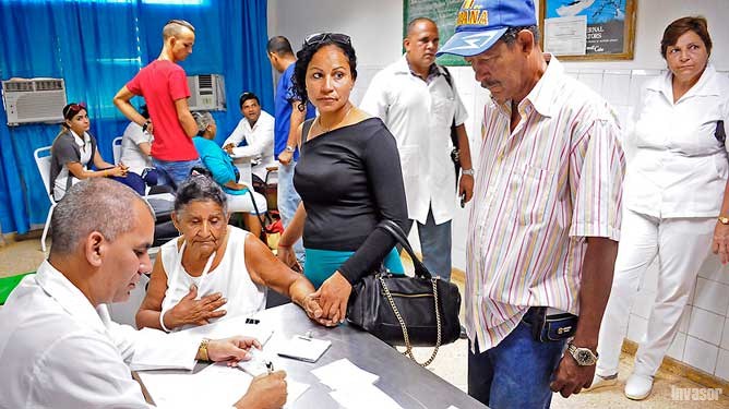 Médico y pacientes
