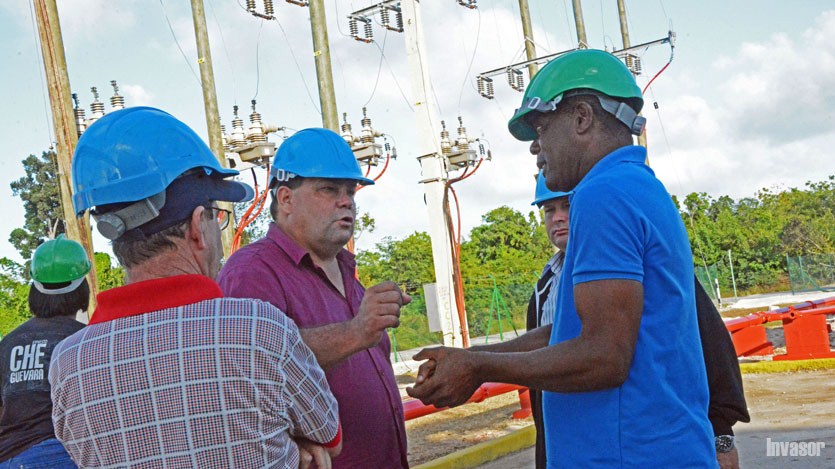 Félix Duarte en Central eléctrica en Cayo Coco