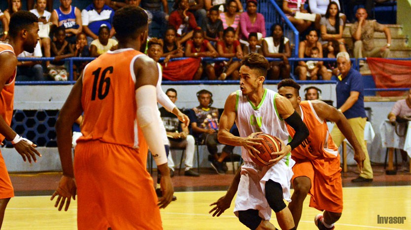 Juego de baloncesto