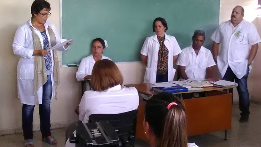 Médicos reunidos