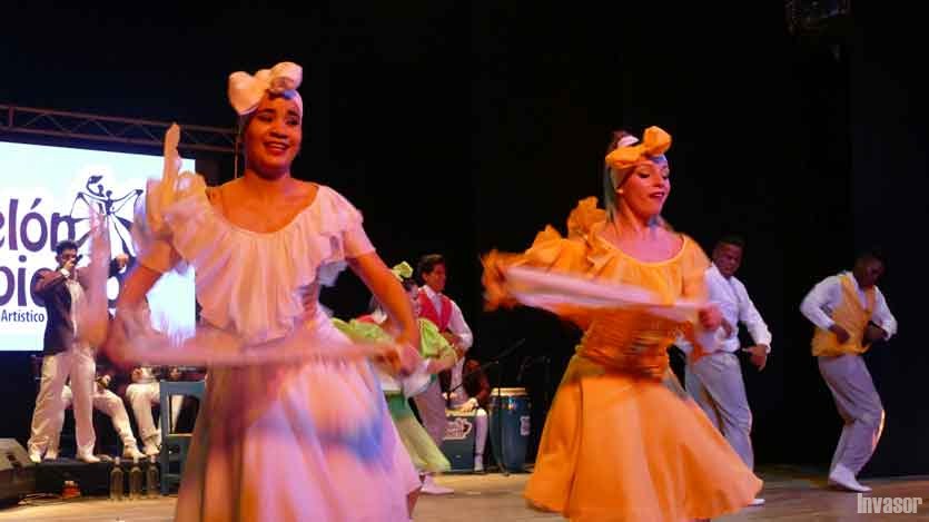 Bailarines de Telón Abierto