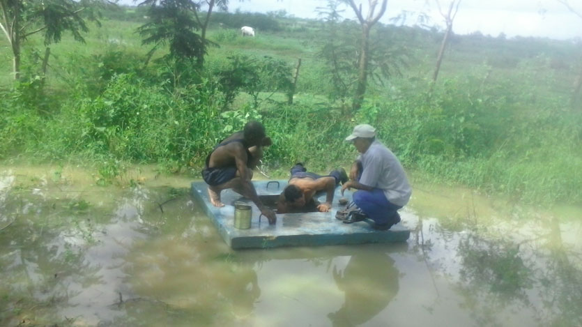 hombres cinterna agua