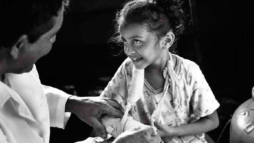 Médico con niña 