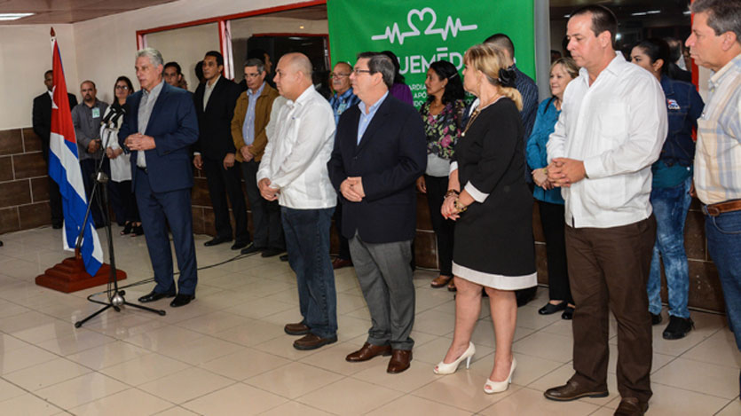Miguel Díaz-Canel se reúne con médicos 