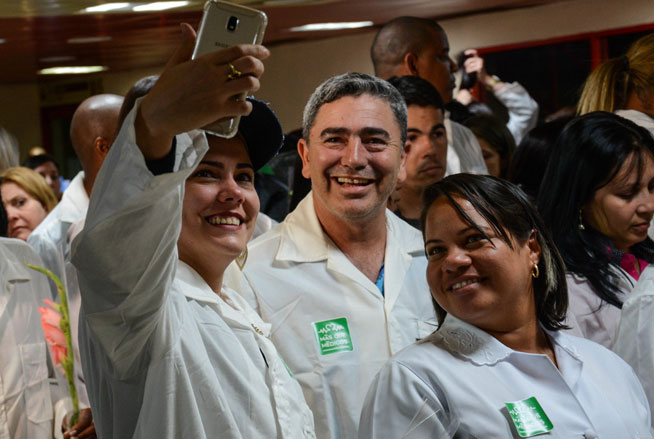 Médicos cubanos