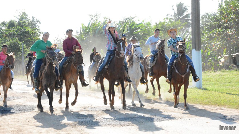 Estudiantes a caballos