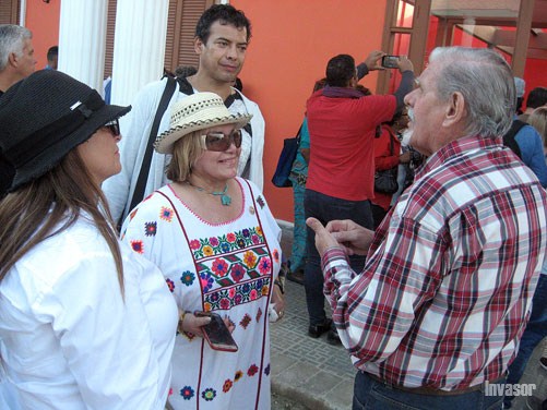 Personas conversando