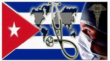 Médico con la bandera de Cuba