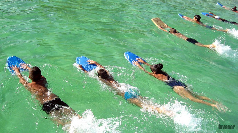 Niños en piscina