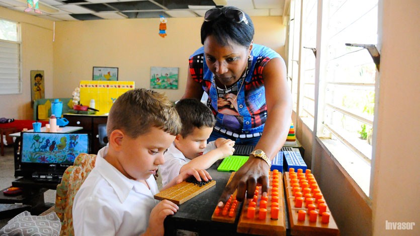 Niños con su maestra