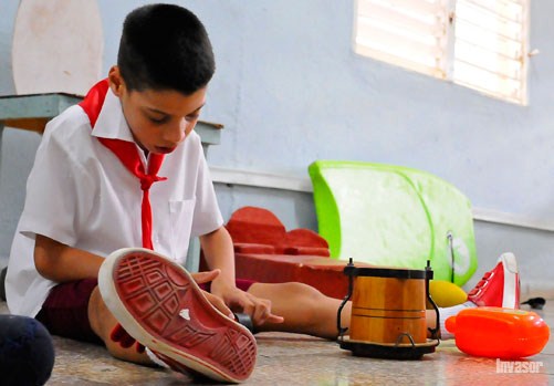 Niño jugando