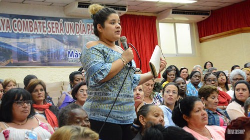 Mujer hablando