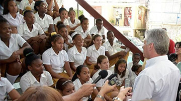 Díaz Canel con estudiantes