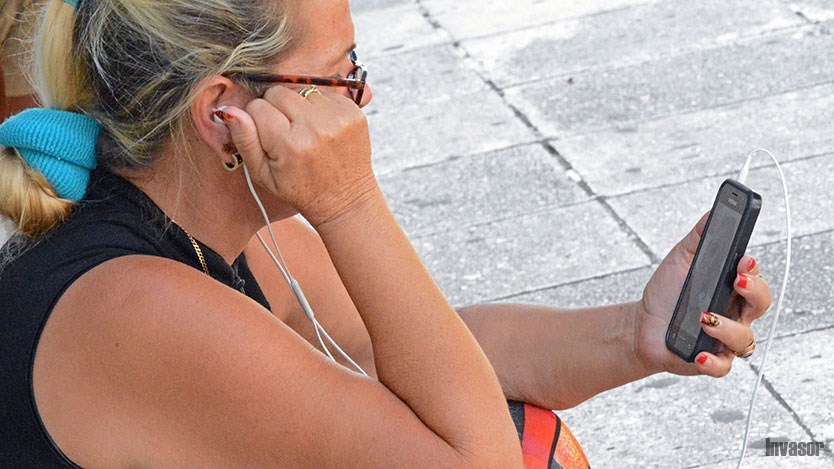 Mujer comunicándose