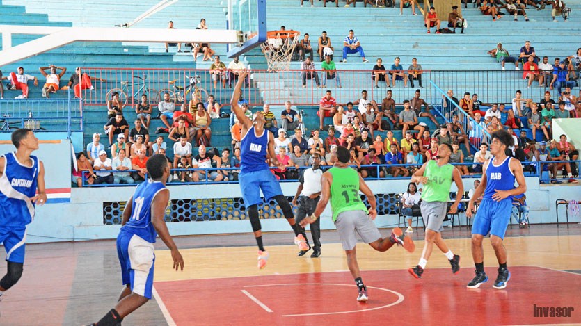 Juego de baloncesto