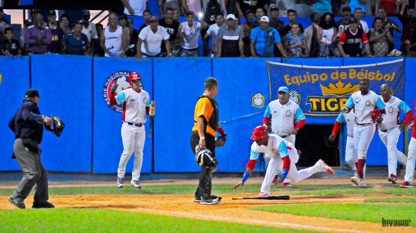 Juego de béisbol
