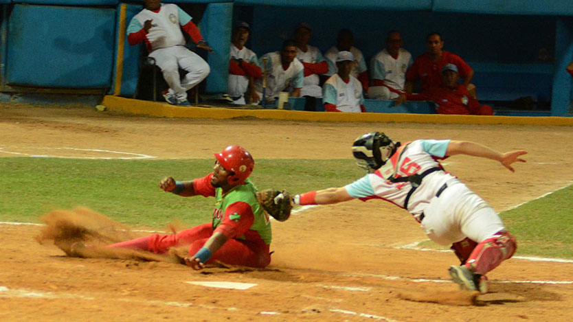 Juego de béisbol
