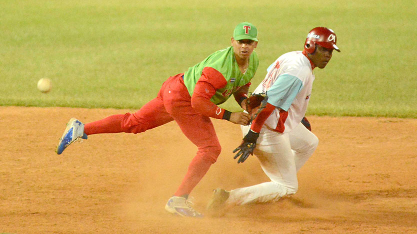 Juego de béisbol