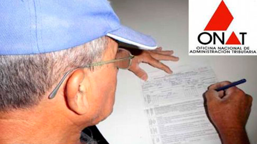 Hombre escribiendo