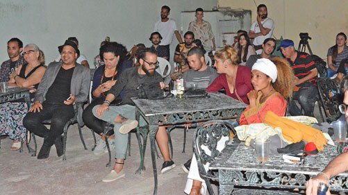 Personas reunidas