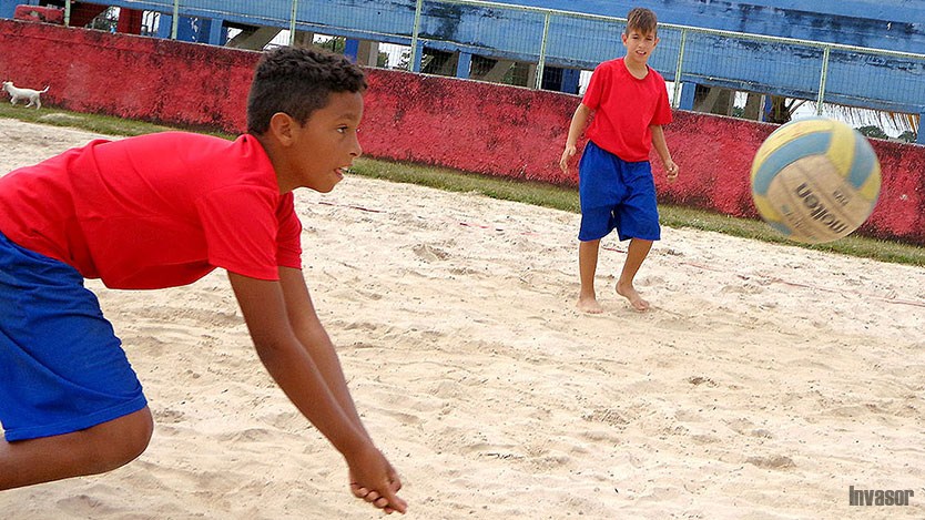 Juego de voly de playa