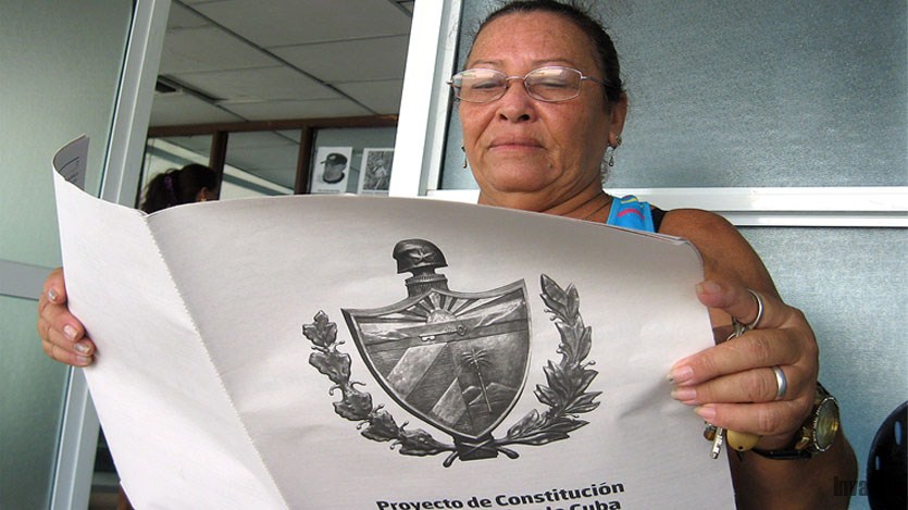 Mujer leyendo