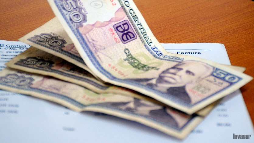 Factura con dinero